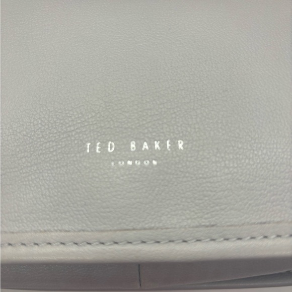 HEATHERR CURVED LEATHER CROSSBODY BAGโ๏ธ - Picture 2 of 16